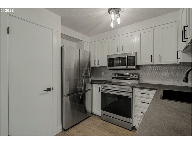 18435 Ne GLISAN St 10, Portland, OR 97230