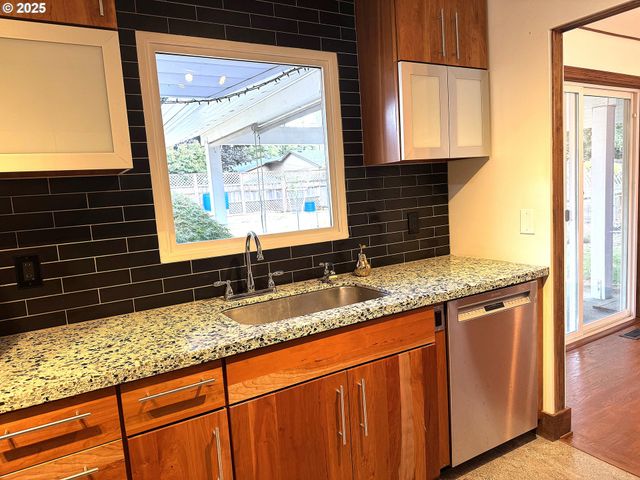 2442 Se 190TH Ave, Portland, OR 97233