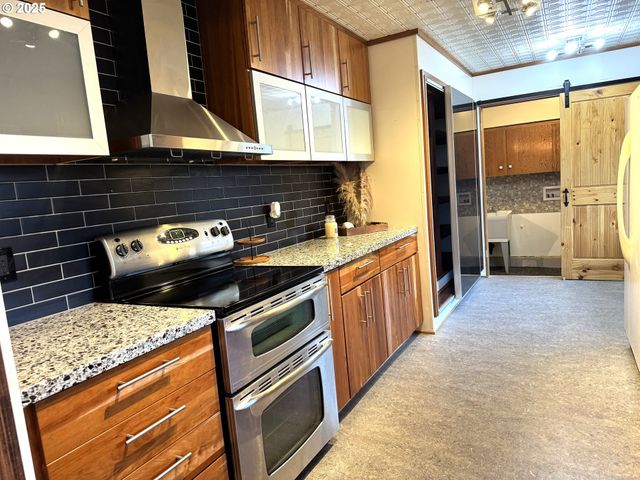 2442 Se 190TH Ave, Portland, OR 97233