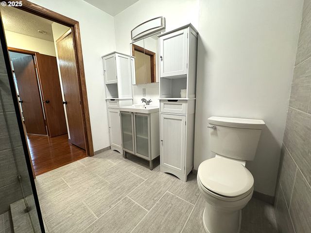 2442 Se 190TH Ave, Portland, OR 97233