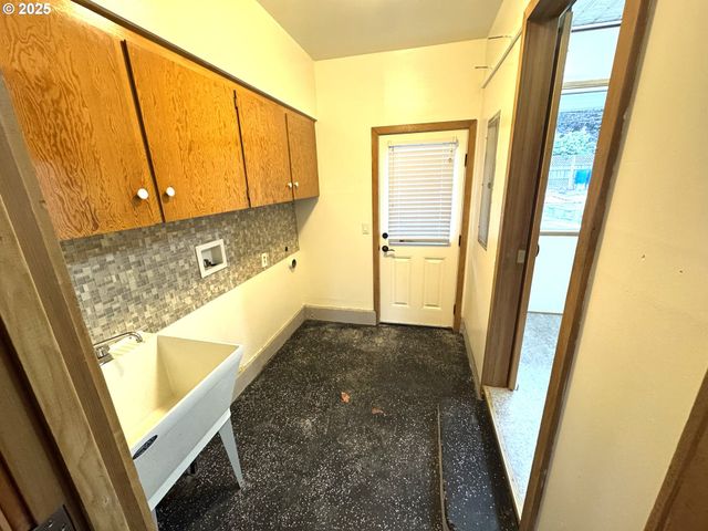 2442 Se 190TH Ave, Portland, OR 97233