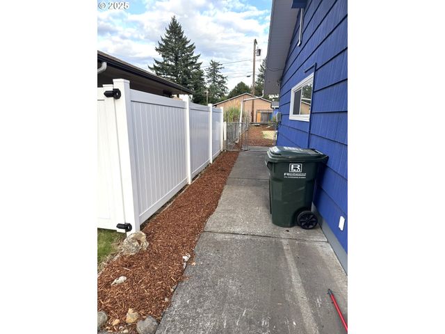 2442 Se 190TH Ave, Portland, OR 97233