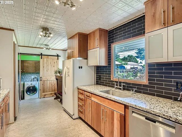 2442 Se 190TH Ave, Portland, OR 97233