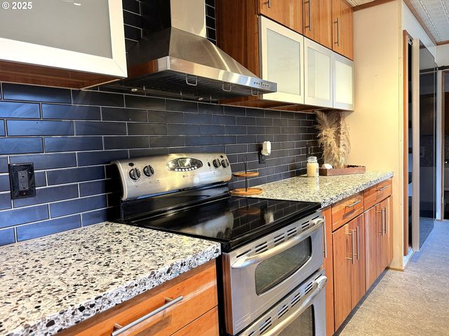 2442 Se 190TH Ave, Portland, OR 97233