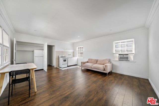 1238 S Beverly Glen Boulevard 15, Los Angeles, CA 90024