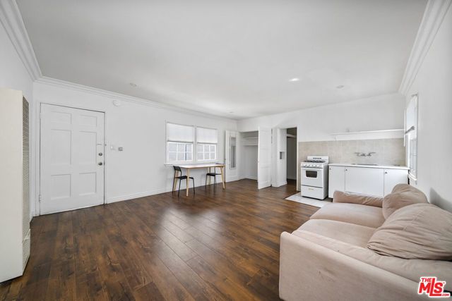 1238 S Beverly Glen Boulevard 15, Los Angeles, CA 90024