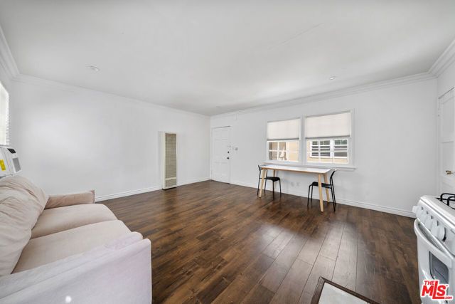 1238 S Beverly Glen Boulevard 15, Los Angeles, CA 90024