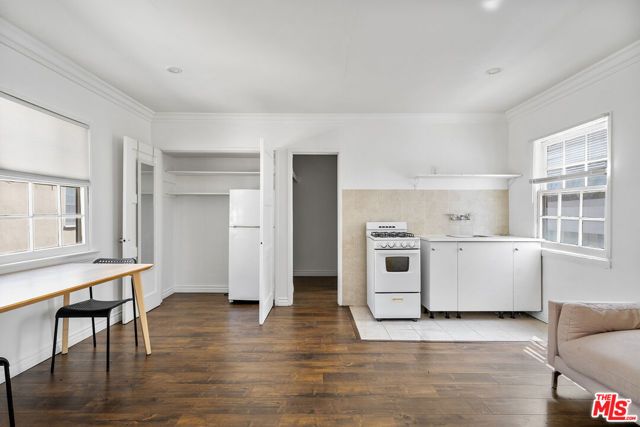 1238 S Beverly Glen Boulevard 15, Los Angeles, CA 90024