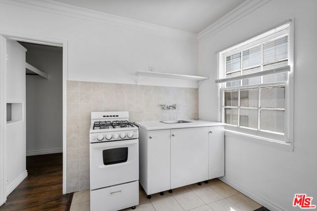1238 S Beverly Glen Boulevard 15, Los Angeles, CA 90024