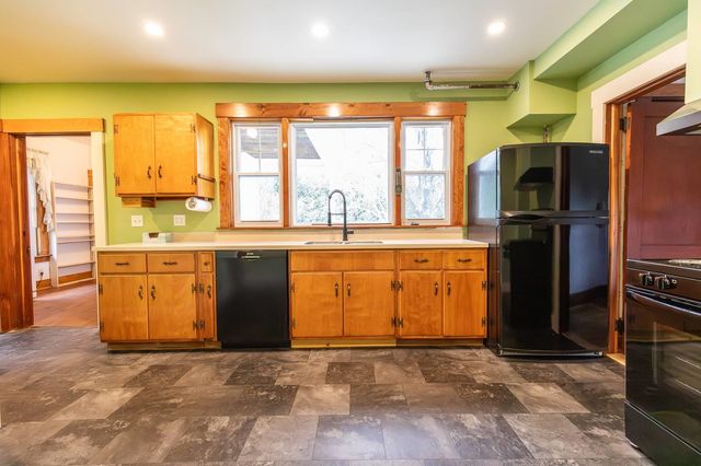 9 Tuttle Street, Rockingham, VT 05101