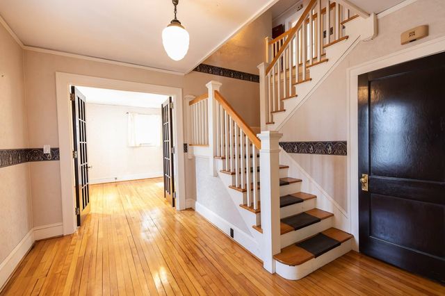 9 Tuttle Street, Rockingham, VT 05101
