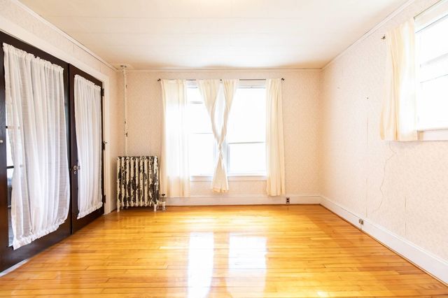 9 Tuttle Street, Rockingham, VT 05101