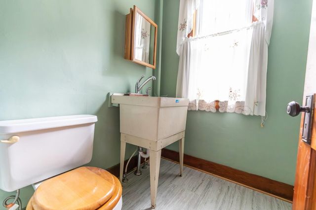 9 Tuttle Street, Rockingham, VT 05101