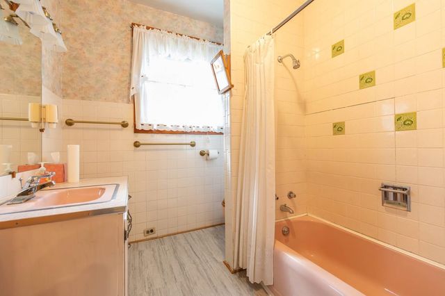 9 Tuttle Street, Rockingham, VT 05101