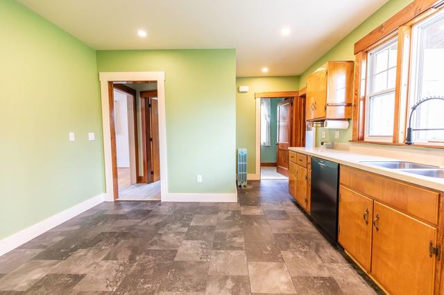 9 Tuttle Street, Rockingham, VT 05101