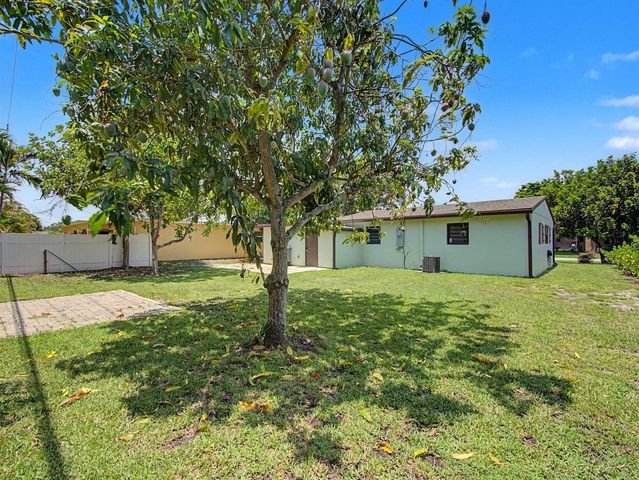 9298 Birmingham Drive, Palm Beach Gardens, FL 33410