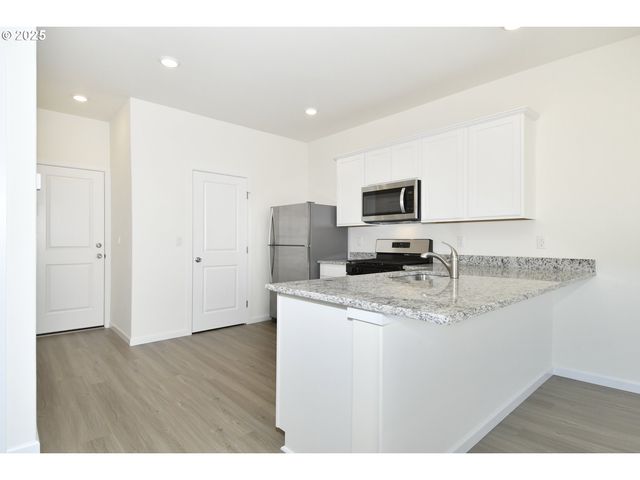 3933 Sw DUNIWAY Ln, Gresham, OR 97080