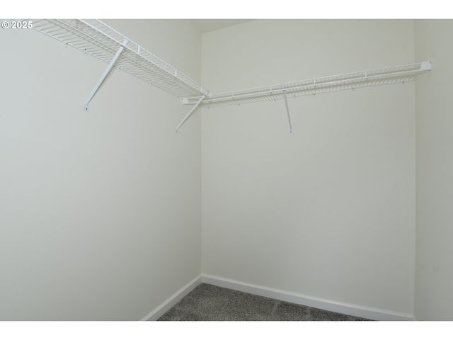 3933 Sw DUNIWAY Ln, Gresham, OR 97080