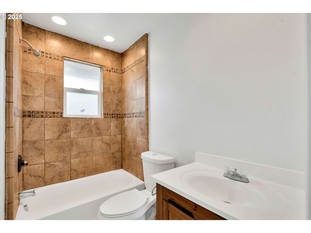 2101 E 27TH St, Vancouver, WA 98660