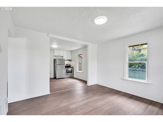 2101 E 27TH St, Vancouver, WA 98660