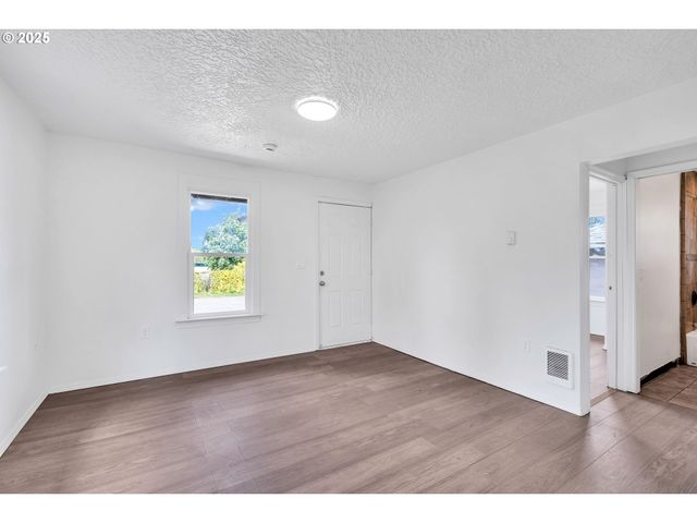 2101 E 27TH St, Vancouver, WA 98660