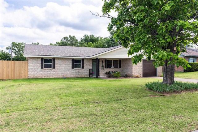 102 E D Ave, Cache, OK 73527