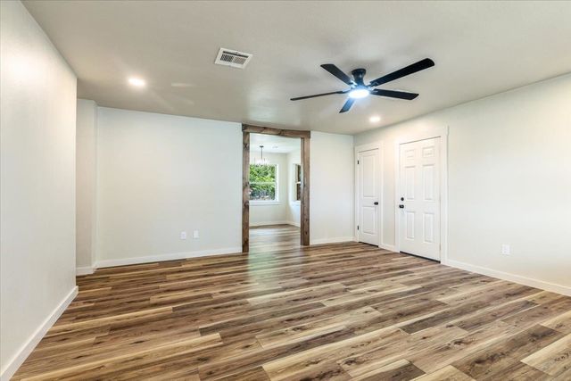 102 E D Ave, Cache, OK 73527