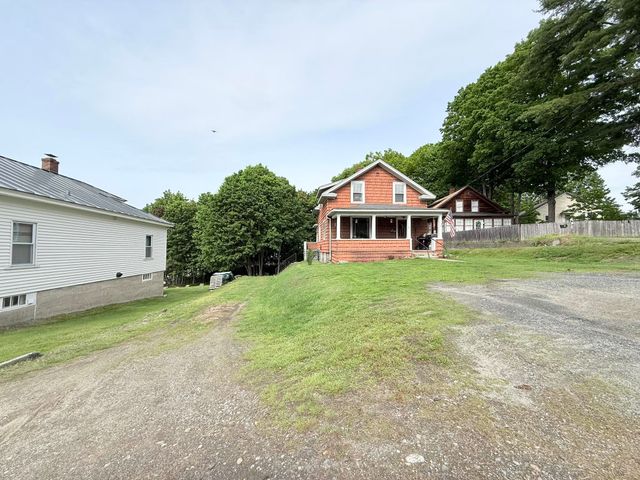 27 Columbus Circle, Newport, NH 03773
