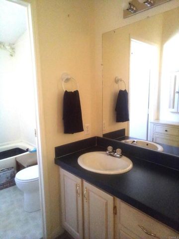 2300 E Valley 76, Escondido, CA 92027