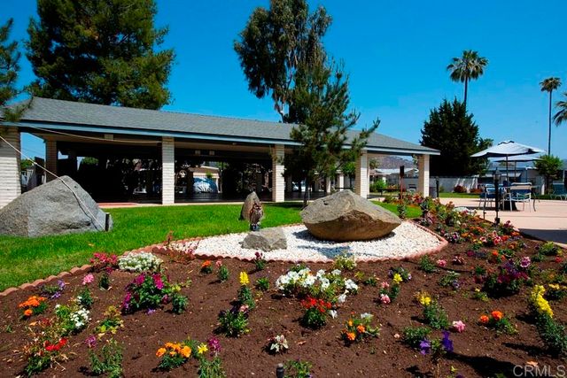 2300 E Valley 76, Escondido, CA 92027