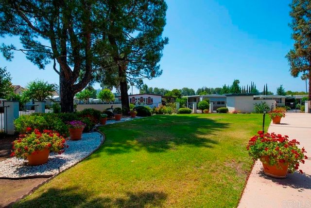 2300 E Valley 76, Escondido, CA 92027