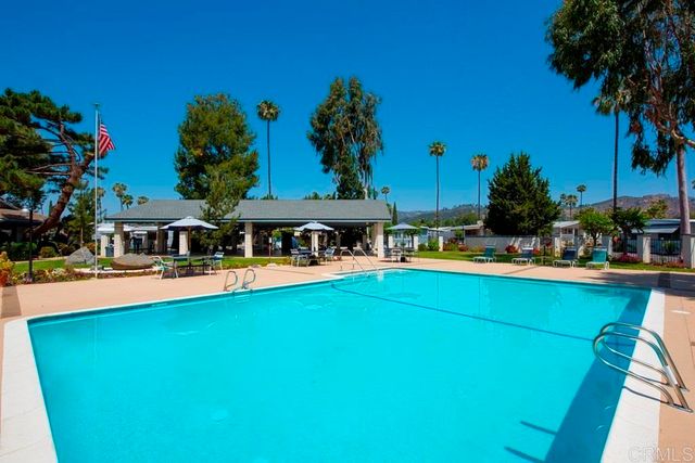 2300 E Valley 76, Escondido, CA 92027