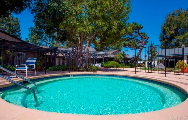 2300 E Valley 76, Escondido, CA 92027