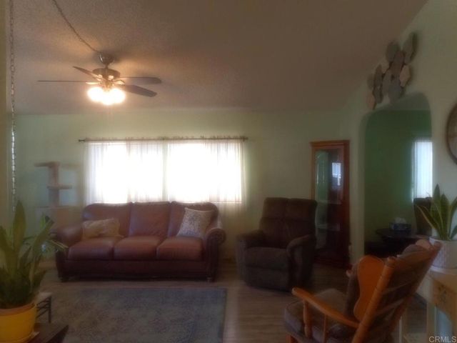 2300 E Valley 76, Escondido, CA 92027