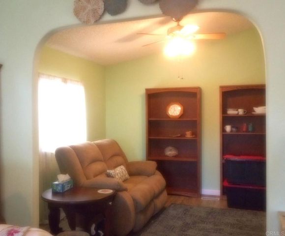 2300 E Valley 76, Escondido, CA 92027