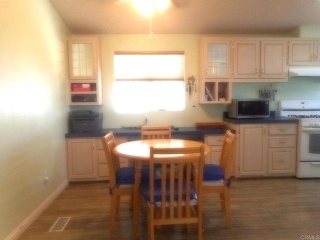 2300 E Valley 76, Escondido, CA 92027