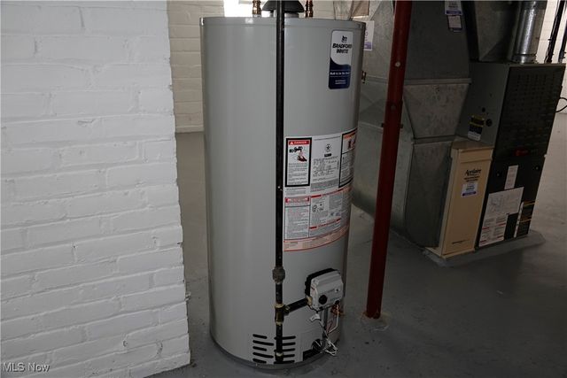 1526 Parker Drive, Mayfield Heights, OH 44124