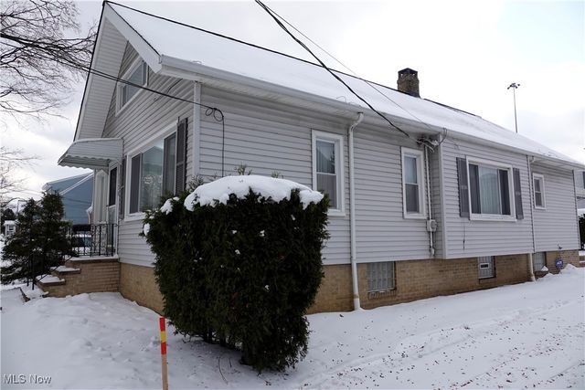 1526 Parker Drive, Mayfield Heights, OH 44124