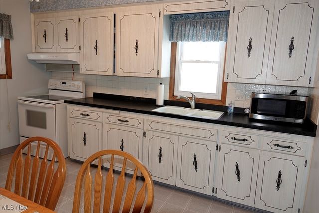 1526 Parker Drive, Mayfield Heights, OH 44124