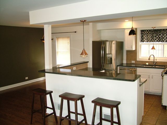 5965 W TOUHY Avenue, Chicago, IL 60646