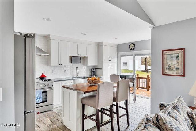 19 Autumn Lane, Troy, NY 12182