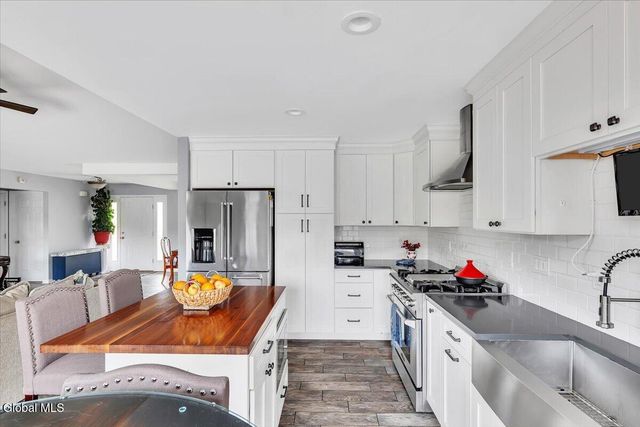 19 Autumn Lane, Troy, NY 12182