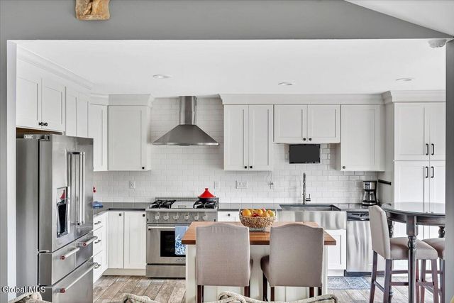 19 Autumn Lane, Troy, NY 12182