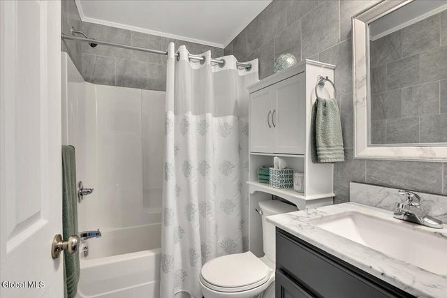 19 Autumn Lane, Troy, NY 12182