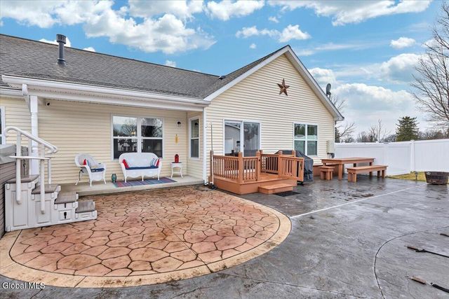 19 Autumn Lane, Troy, NY 12182