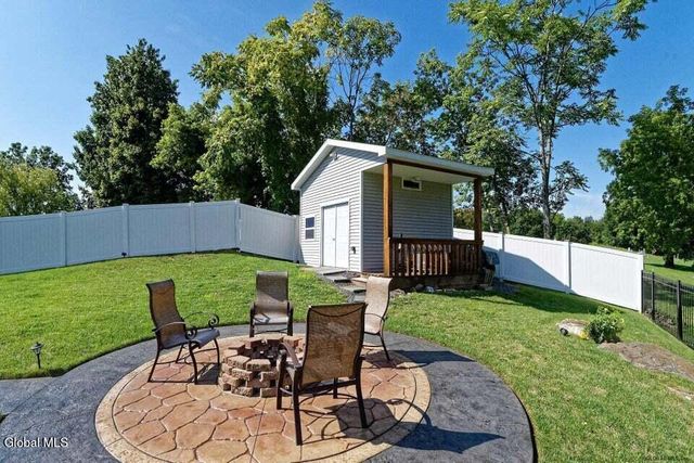 19 Autumn Lane, Troy, NY 12182
