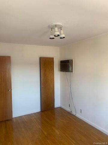 1052 Brinsmade Avenue, Bronx, NY 10465