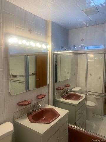 1052 Brinsmade Avenue, Bronx, NY 10465