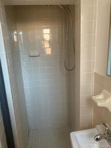 1052 Brinsmade Avenue, Bronx, NY 10465