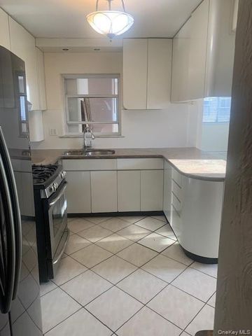 1052 Brinsmade Avenue, Bronx, NY 10465